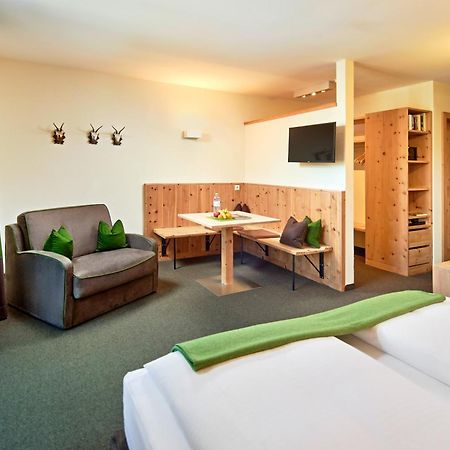 Hotel Der Waldhof Sankt Anton am Arlberg Esterno foto