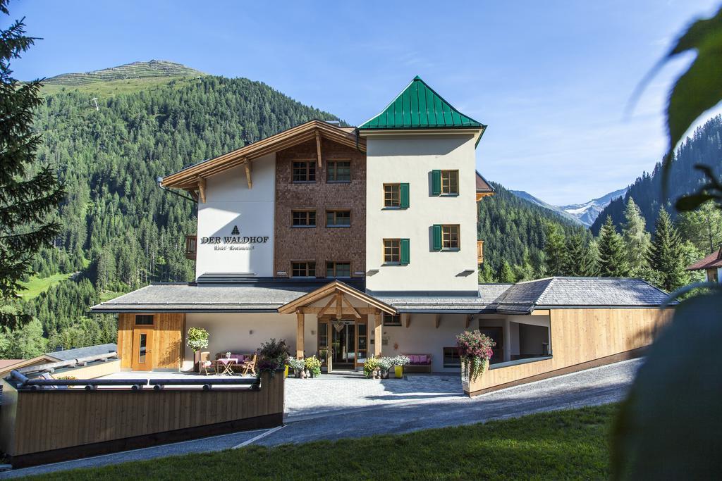 Hotel Der Waldhof Sankt Anton am Arlberg Esterno foto