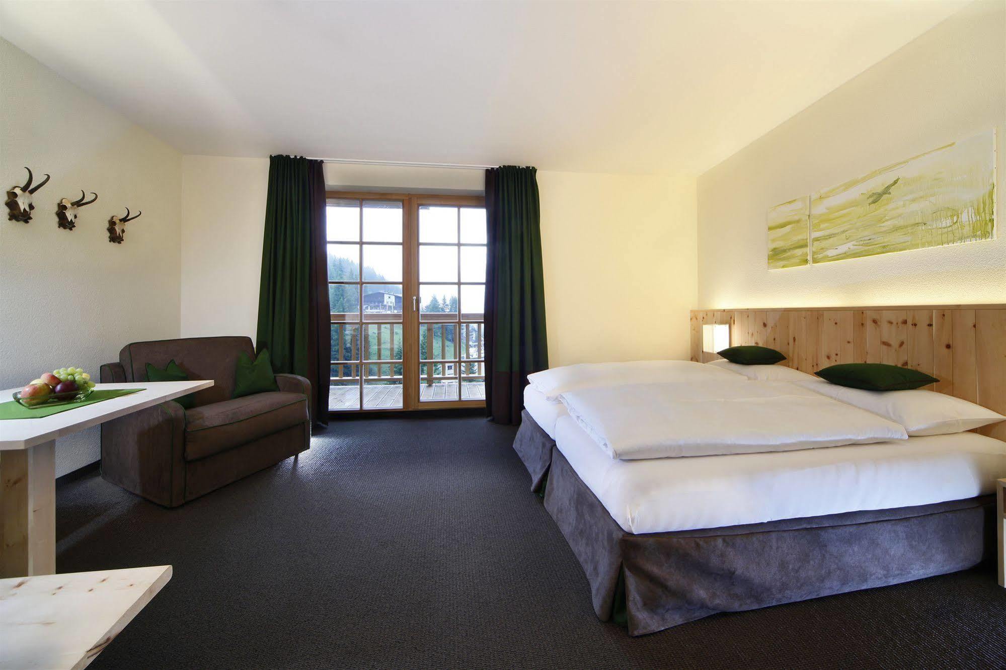 Hotel Der Waldhof Sankt Anton am Arlberg Esterno foto
